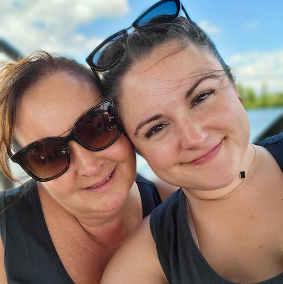 Meet your Posher, Ariel - Picture 2 of 2